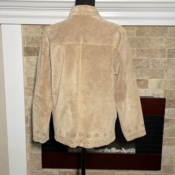 Vintage Draper’s and Damon’s button down suede shirt. - Picture 5 of 8